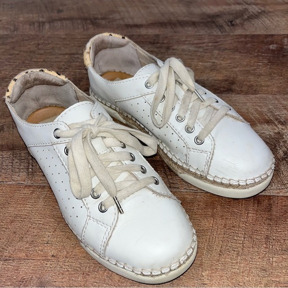 Dolce Vita Morris Sneakers - Picture 3 of 11